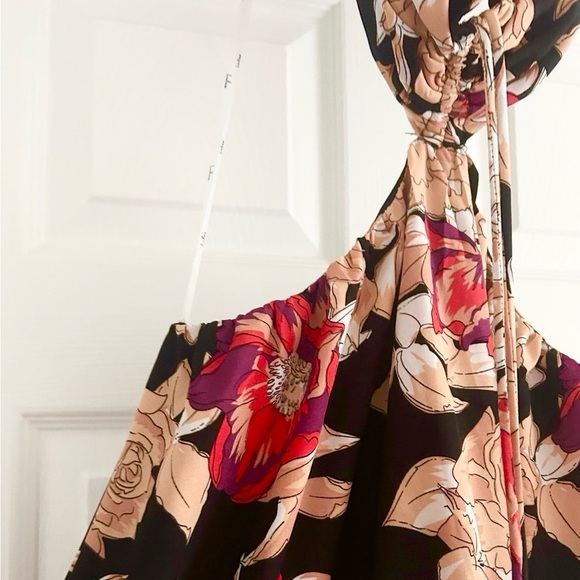 NWT Lulus Midsummer Moment Black Floral Print Cutout Halter Maxi Dress Medium - Picture 6 of 11